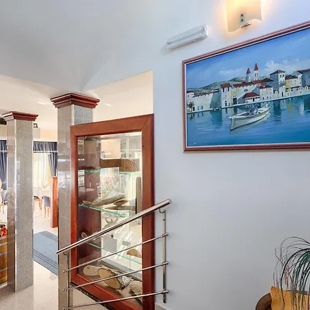 Hotel Viktorija 3*