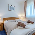 Viktorija Hotel Seget Vranjica