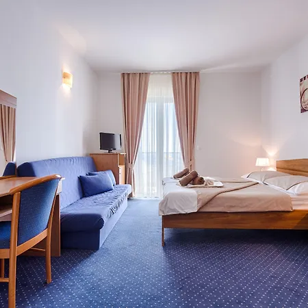 فندق Viktorija 3*