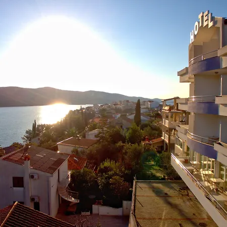 فندق Viktorija 3*