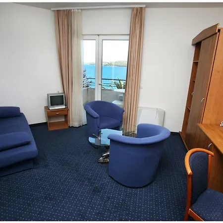 فندق Viktorija 3*